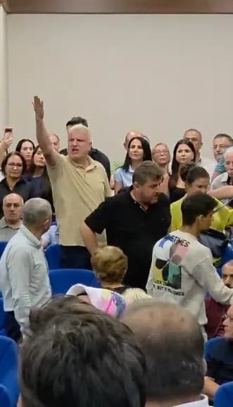 CHP’nin ‘kesin ihraç’ talebiyle disipline sevk ettiği ve bu sabah partisinden istifa ettiğini açıklayan Konyaaltı Beledi