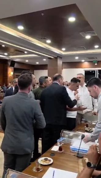 CHP’nin ‘kesin ihraç’ talebiyle disipline sevk ettiği ve bu sabah partisinden istifa ettiğini açıklayan Konyaaltı Beledi