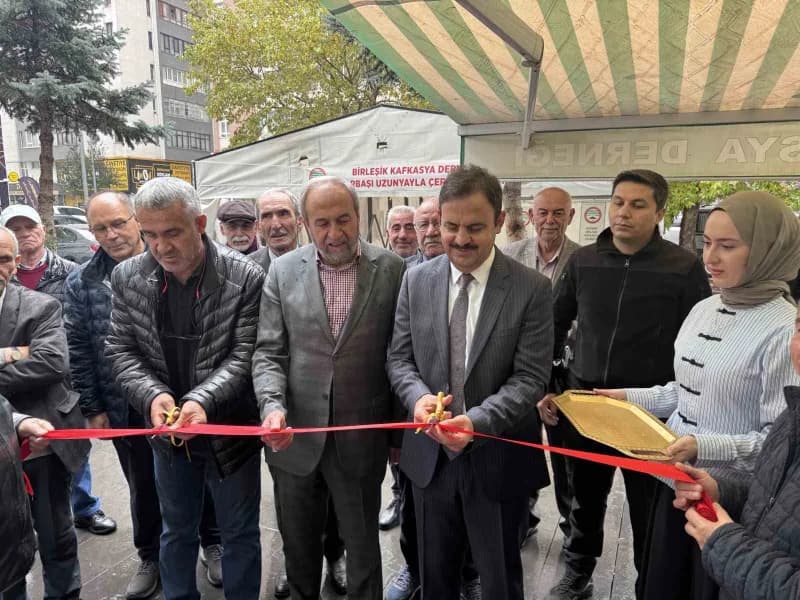 Kayseri’de Birleşik Kafkasya Derneği tarafından düzenlenen panayırda sergilenen geleneksel Çerkes ür