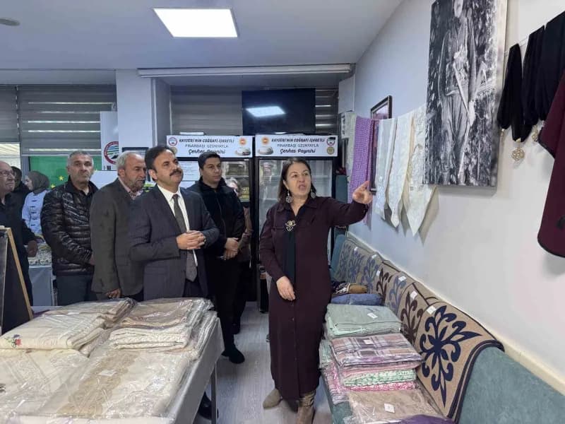 Kayseri’de Birleşik Kafkasya Derneği tarafından düzenlenen panayırda sergilenen geleneksel Çerkes ür