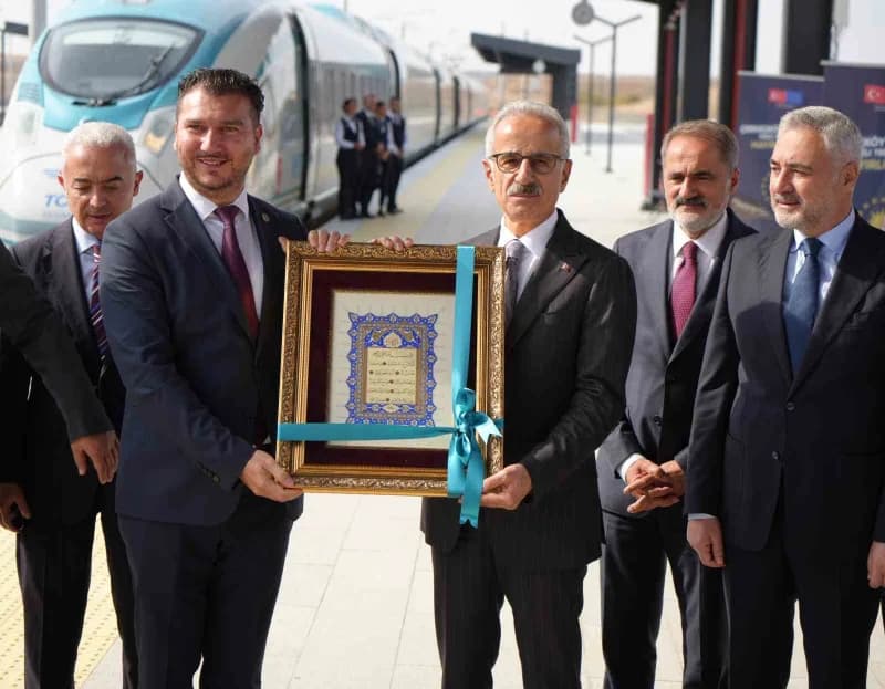 Bakan Uraloğlu: "Tekirdağ, Kırklareli ve Edirne Hızlı Tren konforuna kavuşuyor"