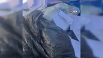 Çeşme Belediyesi önünde polis ve jandarma ekiplerinin operasyon yaptığı an