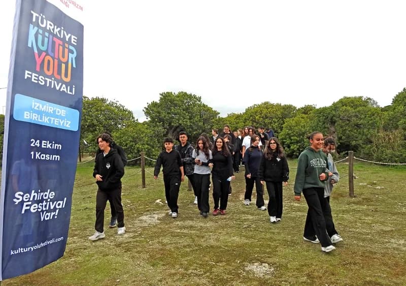 Öğrenciler, Kültür Yolu Festivali kapsamında Sakız Park Alaçatı'yı gezdiler