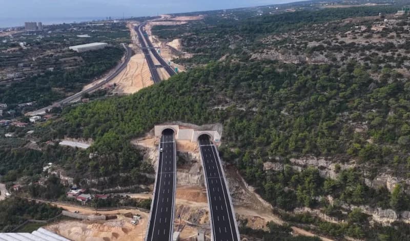 Ulaştırma ve Altyapı Bakanı Abdulkadir Uraloğlu, Çeşmeli-kızkalesi Otoyolu hakkında, "Otoyolumuzu 18 Ekim’i 19 Ekim’e ba