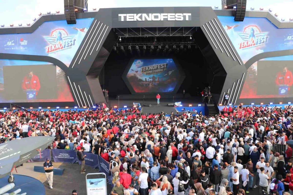 Cumhurbaşkanı Yardımcısı Cevdet Yılmaz, TEKNOFEST Güneydoğu Festivali'nin kapanış töreninde konuştu. Yılmaz, yıllarca in