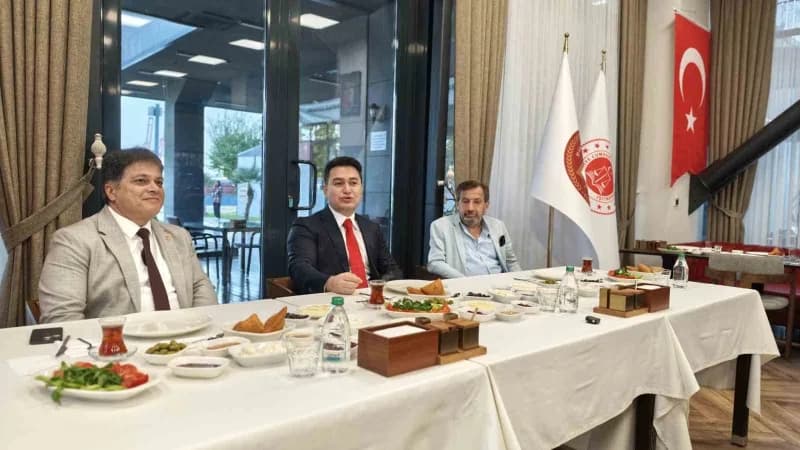 Mersin Cumhuriyet Başsavcısı Yasin Emre, kentte görev yapan gazetecilerle İşyurtları Kurumu Satış Ma