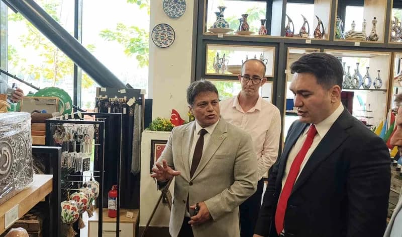 Mersin Cumhuriyet Başsavcısı Yasin Emre, kentte görev yapan gazetecilerle İşyurtları Kurumu Satış Ma