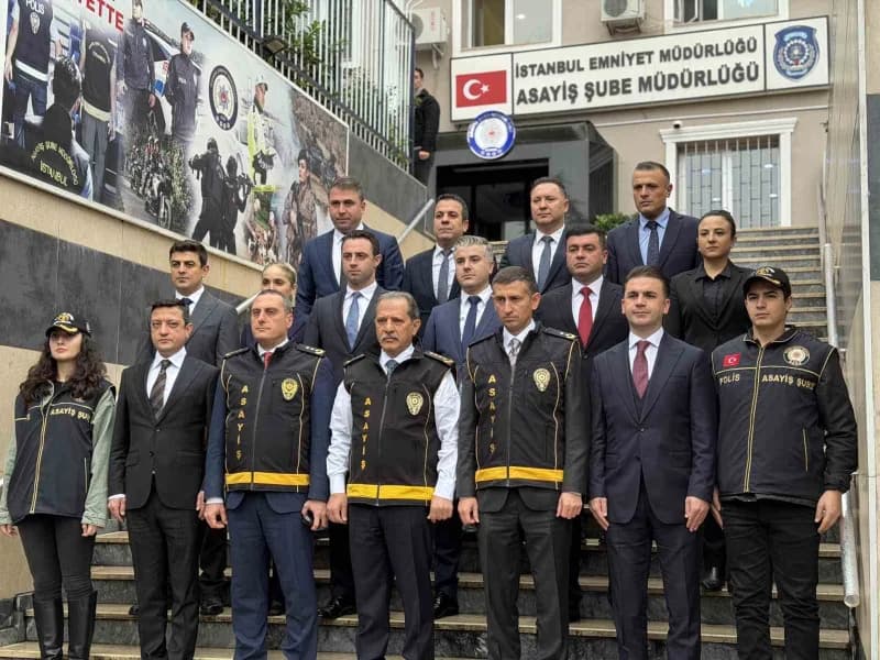 İstanbul İl Emniyet Müdürlüğü Asayiş Şube Müdürlüğü Oto Hırsızlığı Büro görevlilerince change Oto üz