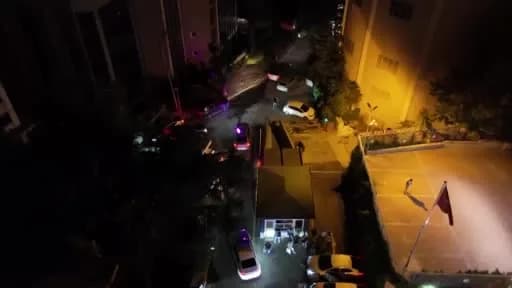 İstanbul Emniyet Müdürlüğü bahçesinde sergilenen 61 ele geçirilmiş klasik otomobil