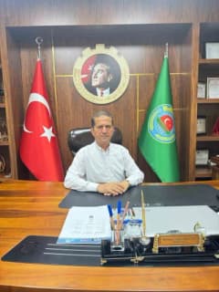 Yüreğir Ziraat Odası Başkanı Mehmet Akın Doğan basın açıklaması yaparken