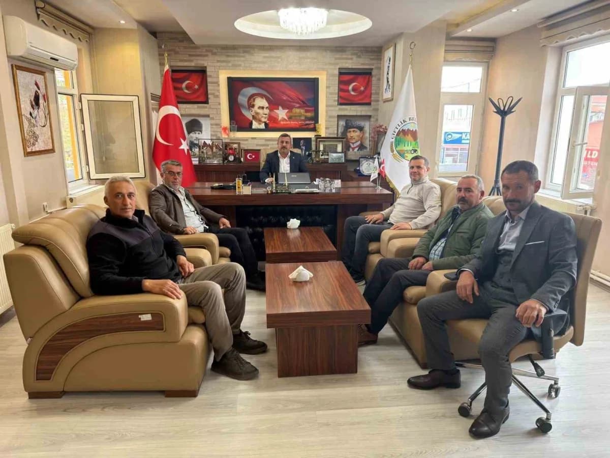 Çakıl; Belediye Meclis üyeleriyle yapılan değerlendirmelerin ardından siyasi hayatına bağımsız olarak devam etme kararı