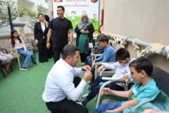 Çılgın Mısırcı Yasin Yassıçayır Nevşehir’de özel eğitim öğrencilerine mısır dağıtıyor