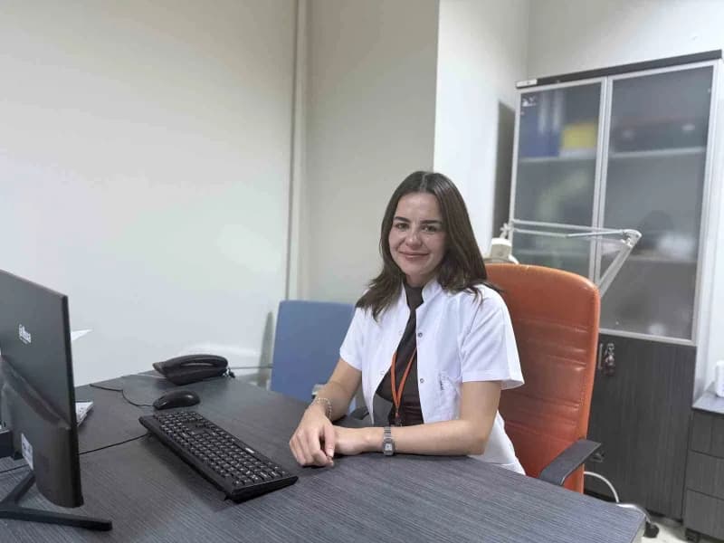 Bahçelievler Devlet Hastanesi Dermatoloji Bölümü'nden Uzm. Dr. Çağla Dila Durmuş da güneş yanıkları,