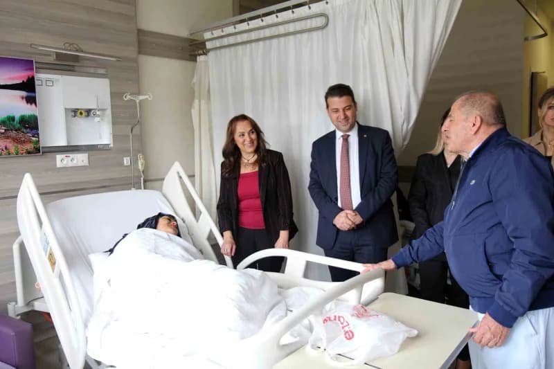 Çivril Şehit Hilmi Öz Devlet Hastanesine bağışlanan Endoskopi ve Kolonoskopi cihazı düzenlenen törenle hizmete girdi. En