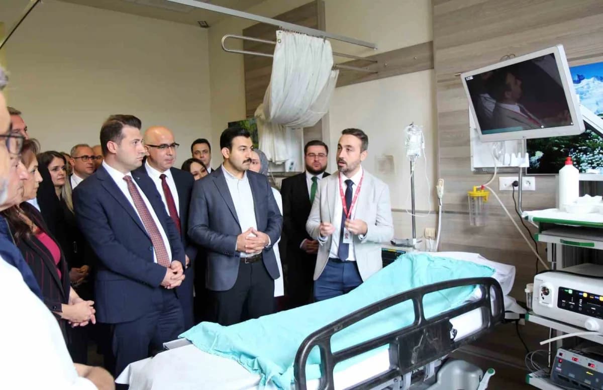 Çivril Şehit Hilmi Öz Devlet Hastanesine bağışlanan Endoskopi ve Kolonoskopi cihazı düzenlenen törenle hizmete girdi. En