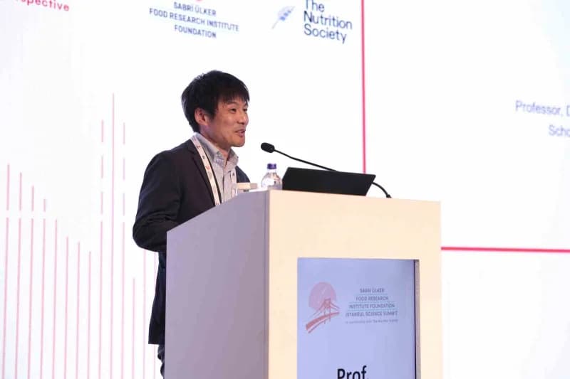 Tokyo Üniversitesi Tıp Fakültesi Halk Sağlığı Okulu'ndan Sosyal ve Koruyucu Epidemiyoloji Profesörü