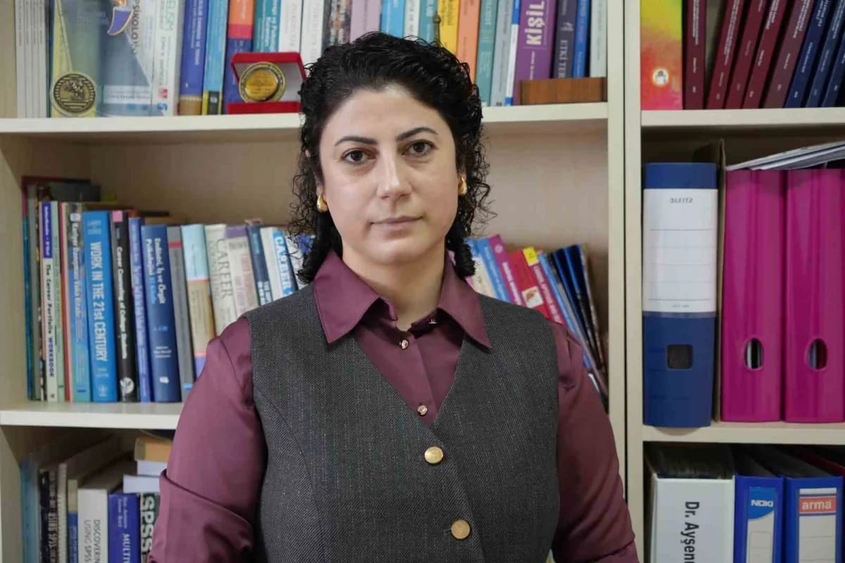 Ondokuz Mayıs Üniversitesi (OMÜ) Eğitim Fakültesi Psikolojik Danışmanlık ve Rehberlik Anabilim Dalı Öğretim Üyesi Prof.