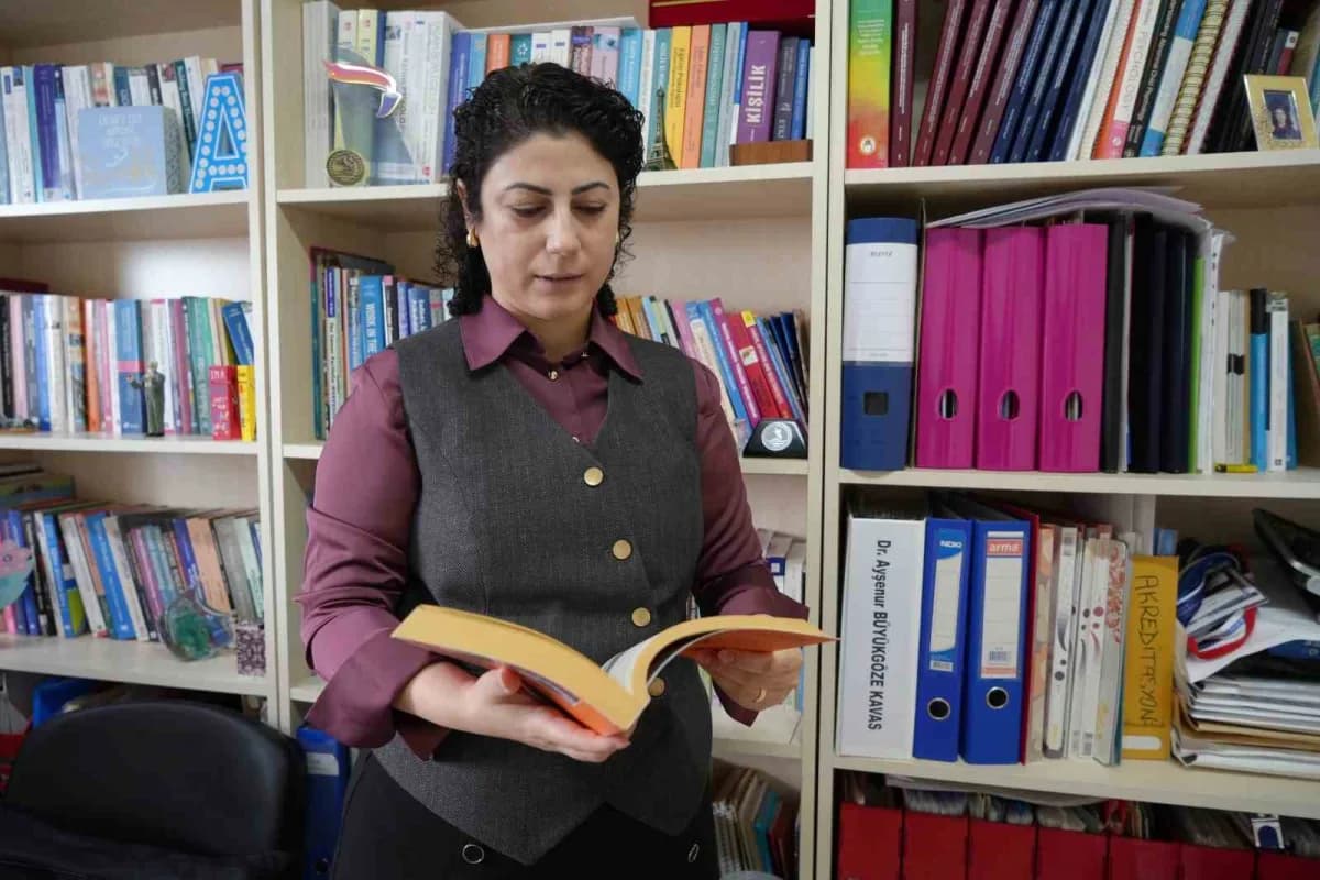 Uzman Prof. Dr. Ayşenur Büyükgöze Kavas çocukların psikolojik sağlığı hakkında açıklama yapıyor