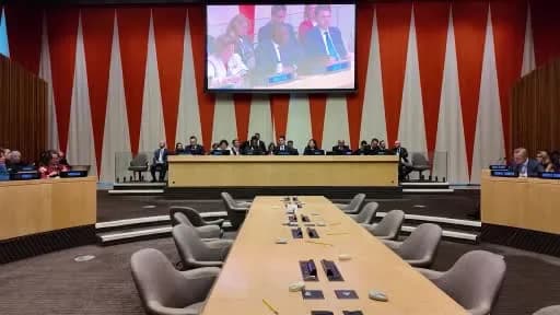 COP31 Başkanı Murat Kurum, Pasifik ada ülkeleri Fiji ve Tuvalu’da düzenlenen Pre-COP Zirvesi’nde konuşma yapıyor