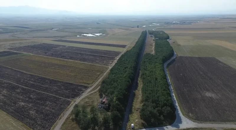 Kars-Sarıkamış demir yolu hattında 1969-1974 yılları arasında görev yapan Turgut Ertop'un da emek ve