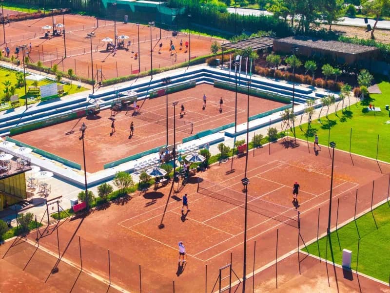 Antalya'nın Kemer ilçesinde Corendon ev sahipliğinde düzenlenen Tennis Week 2026, Polonya Tenis Fede
