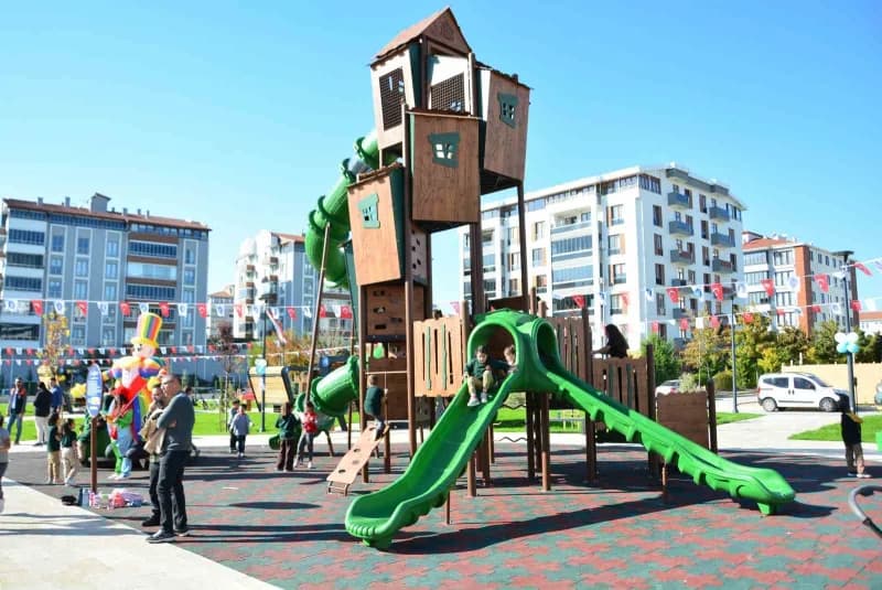 Çorum'da 4 bin 650 metrekarelik alanda kurulan "Arkeopark" düzenlenen törenle açıldı.