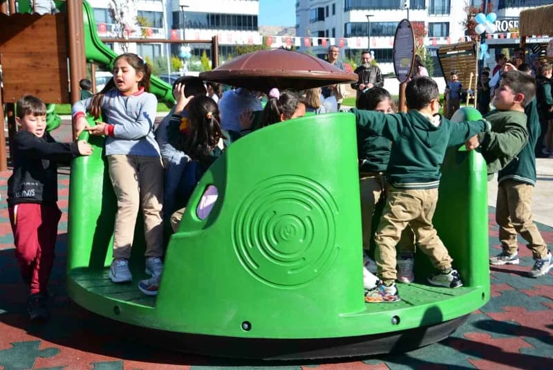 Çorum'da 4 bin 650 metrekarelik alanda kurulan "Arkeopark" düzenlenen törenle açıldı.