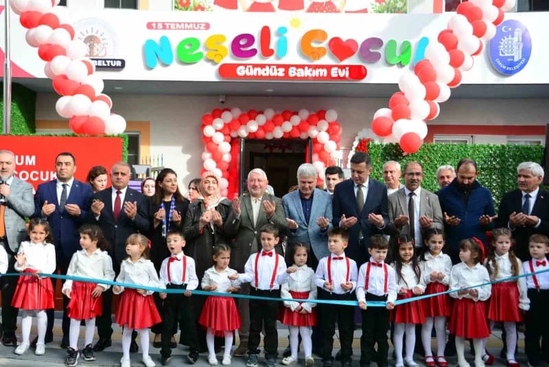 Çorum Belediyesi 15 Temmuz Neşeli Çocuk Gündüz Bakım Evi açılış töreninden görüntü