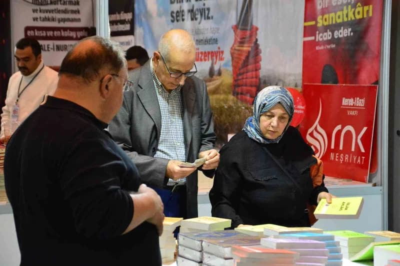 Kitap fuarında çok sayıda stand yer aldı