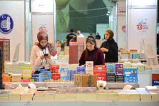 Çorum’da 13. Kitap ve Kültür Günleri açılışında stantlar ve ziyaretçiler