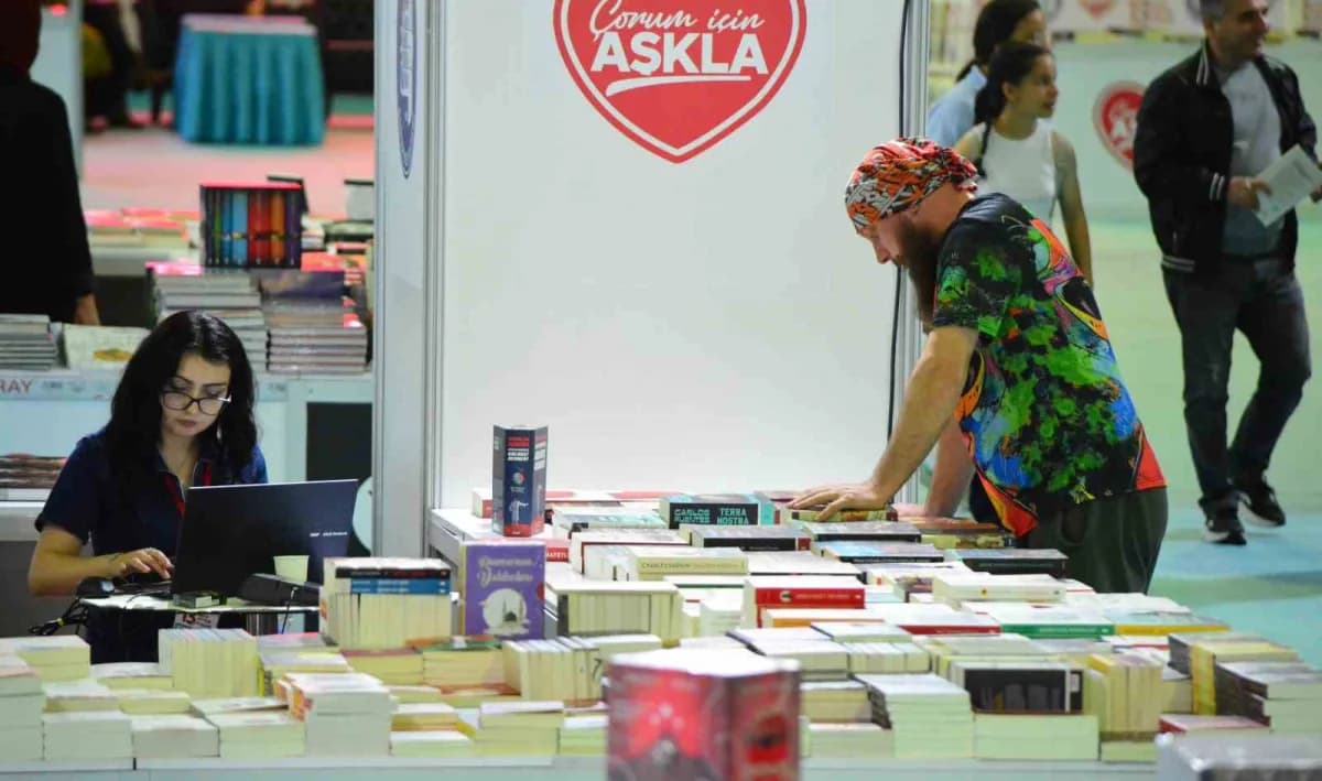 Kitap fuarında çok sayıda stand yer aldı