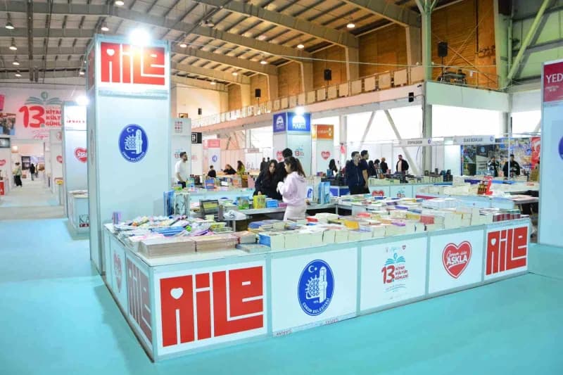 Kitap fuarında çok sayıda stand yer aldı