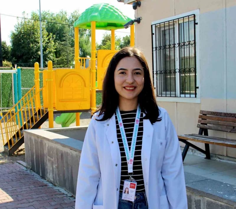Kayseri Devlet Hastanesi Çocuk ve Ergen Ruh Sağlığı ve Hastalıkları Uzmanı Dr. Hümeyra Nur Tan ise ÇÖZGEM'de otizm tanıs
