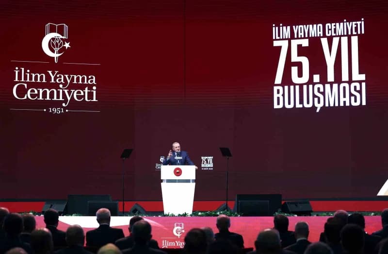 Cumhurbaşkanı Recep Tayyip Erdoğan, İstanbul Kongre Merkezi'nde İlim Yayma Cemiyeti 75. Yıl Buluşması'na katıldı.