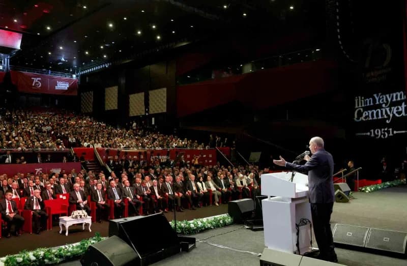 Cumhurbaşkanı Recep Tayyip Erdoğan, İstanbul Kongre Merkezi'nde İlim Yayma Cemiyeti 75. Yıl Buluşması'na katıldı.