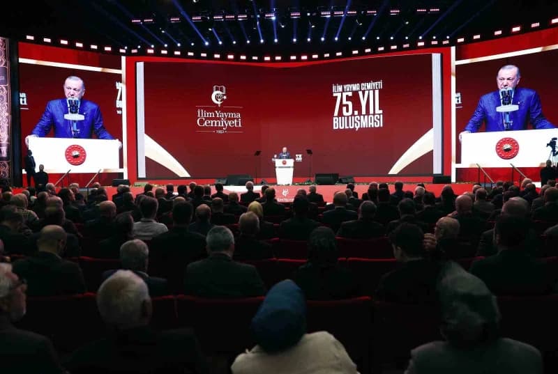 Cumhurbaşkanı Recep Tayyip Erdoğan, İstanbul Kongre Merkezi'nde İlim Yayma Cemiyeti 75. Yıl Buluşması'na katıldı.