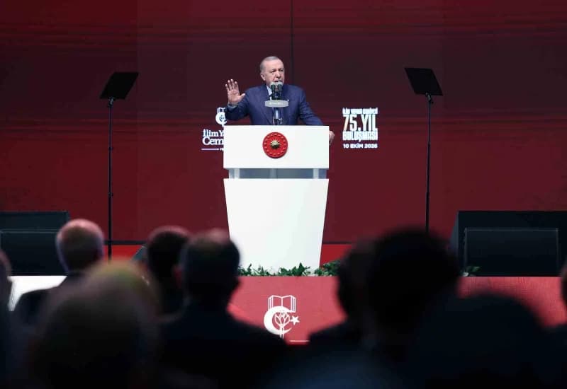 Cumhurbaşkanı Erdoğan, "Nasıl bizler ve evlatlarımız tam 75 yıl önce atılan tohumların meyvelerini topluyorsa, bugün top