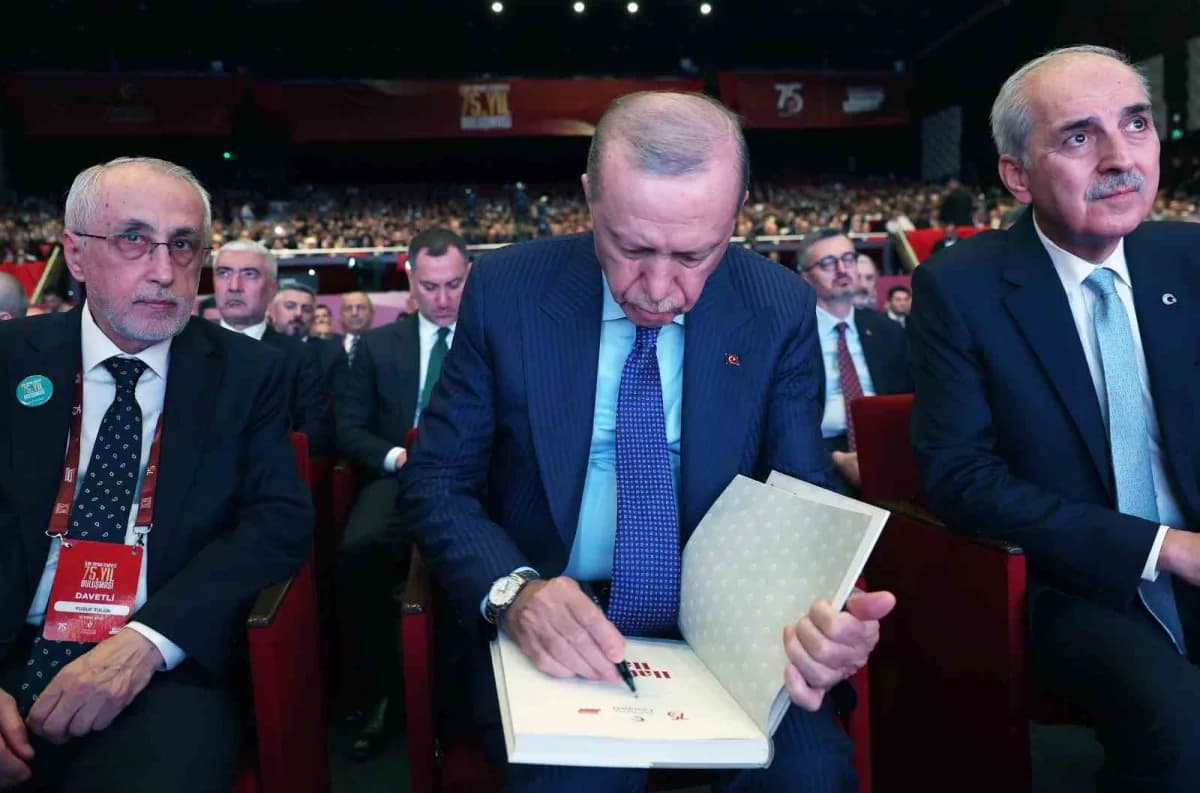 Cumhurbaşkanı Recep Tayyip Erdoğan, İstanbul Kongre Merkezi'nde İlim Yayma Cemiyeti 75. Yıl Buluşması'nda konuştu.