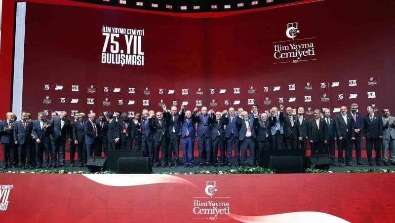 Cumhurbaşkanı Recep Tayyip Erdoğan, İstanbul Kongre Merkezi'nde İlim Yayma Cemiyeti 75. Yıl Buluşması'na katıldı.
