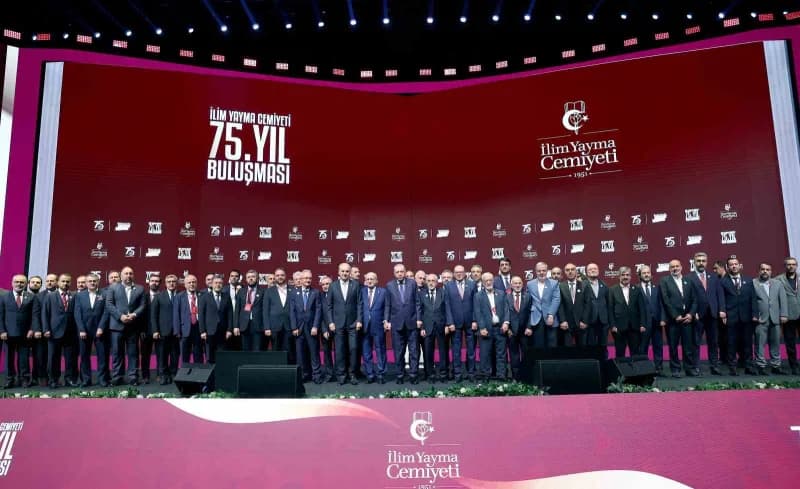 Cumhurbaşkanı Recep Tayyip Erdoğan, İstanbul Kongre Merkezi'nde İlim Yayma Cemiyeti 75. Yıl Buluşması'na katıldı.