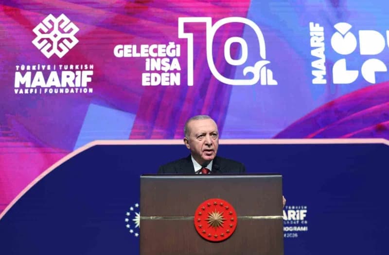 Dünyanın farklı bölgelerinden programa katılan misafirlere ve gençlere teşekkür Eden Cumhurbaşkanı Erdoğan, vakfın 10. K