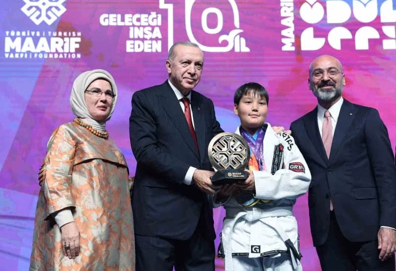 Cumhurbaşkanı Recep Tayyip Erdoğan, Beştepe Millet Kütüphanesinde düzenlenen Türkiye Maarif Vakfı 10. Yıl Programı'na ka