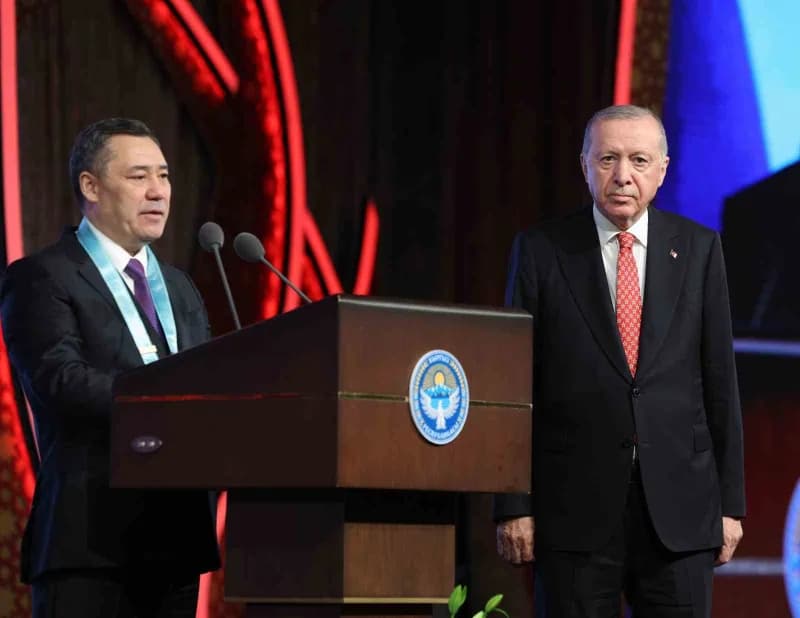 Nişan tevcihinden sonra konuşan Cumhurbaşkanı Sadır Caparov, "Kardeş Türk halklarının birliği daim o