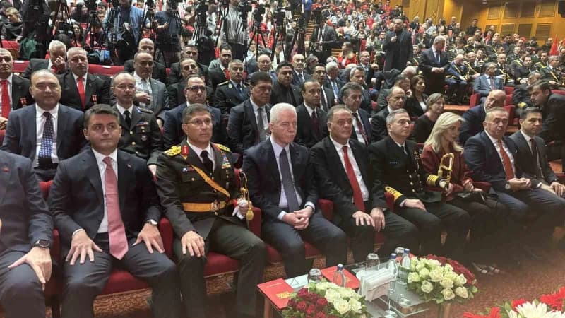 Törene İstanbul Valisi Davut Gül, 1'inci Ordu Komutanı ve İstanbul Garnizon Komutanı Orgeneral Bahti