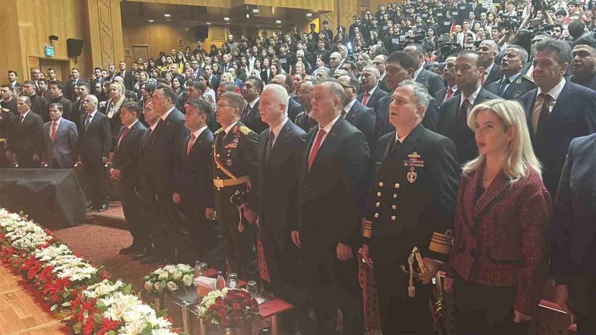 Törene İstanbul Valisi Davut Gül, 1'inci Ordu Komutanı ve İstanbul Garnizon Komutanı Orgeneral Bahti