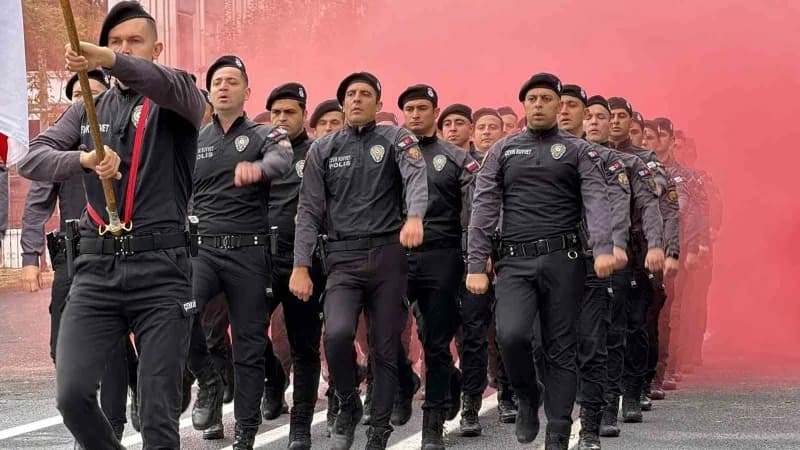 Diyarbakır’da 29 Ekim Cumhuriyet Bayramı’nın 103. Yıl dönümü, valilik önünde düzenlenen törenle kutl