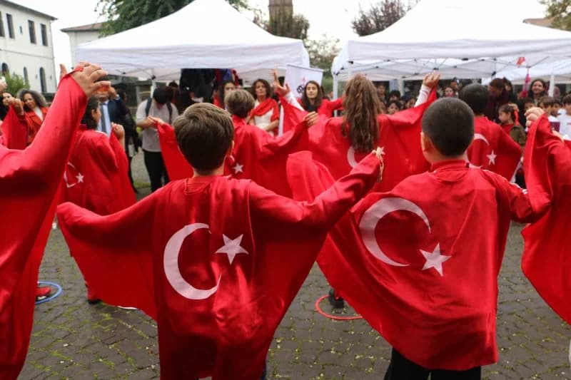 Bulut Başarı Koleji ve Maya Koleji öğrencileri, Cumhuriyet’in 103. Yıl dönümünde Diyarbakır’ın tarih