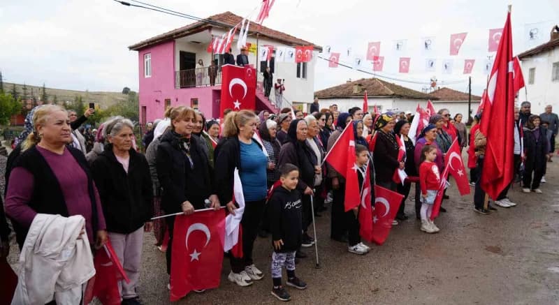 Kırıkkale'nin Sulakyurt ilçesine bağlı Sarıkızlı köyünde, Cumhuriyet'in 103. Yıl dönümü renkli görün