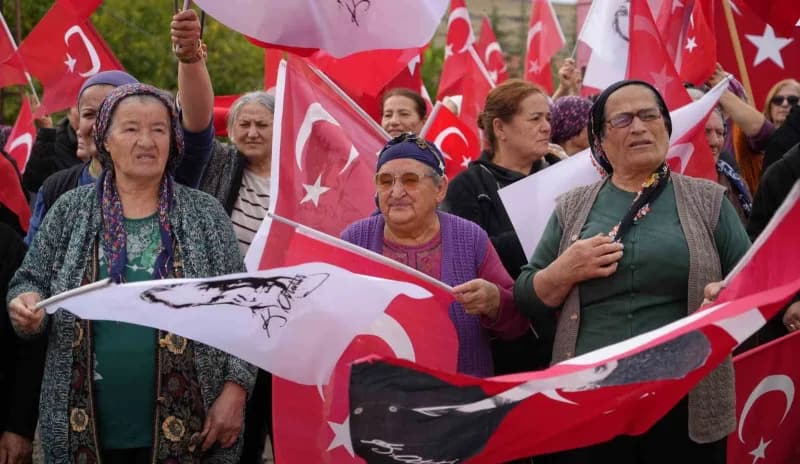 Kırıkkale'nin Sulakyurt ilçesine bağlı Sarıkızlı köyünde, Cumhuriyet'in 103. Yıl dönümü renkli görün