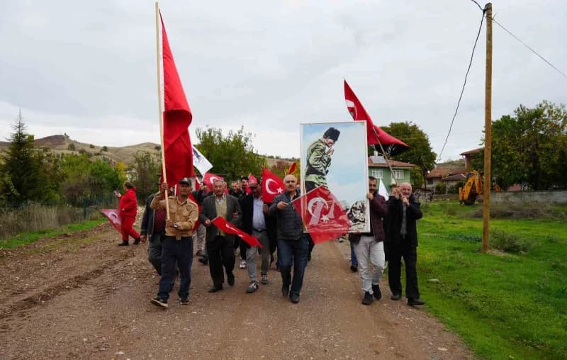 Kırıkkale'nin Sulakyurt ilçesine bağlı Sarıkızlı köyünde, Cumhuriyet'in 103. Yıl dönümü renkli görün
